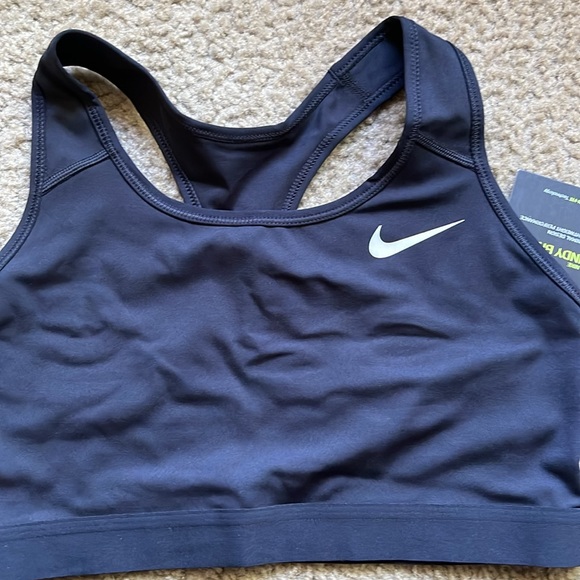 FINAL PRICE! Nike 🔥 Tempo Shorts, Nike DriFit Sport Bra  FREE Nike socks Bundle - Picture 3 of 6